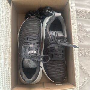 NOBULL women’s size 8 (men’s size 6.5) SC runner